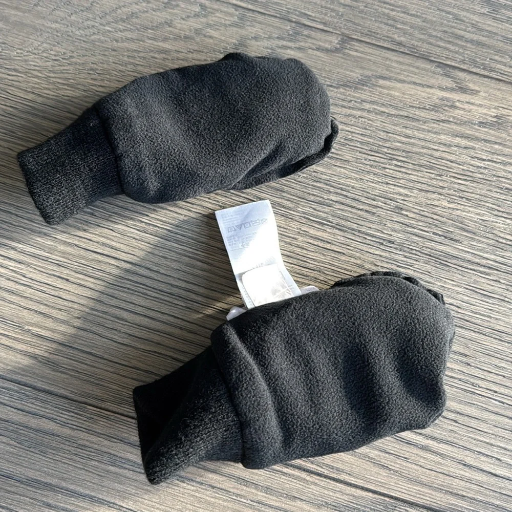 NWOT ❗️🖤❗️ Disney x GAP Mittens